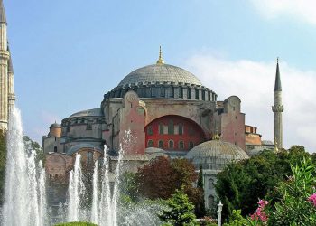 اليونان توجه انتقادات شديدة لـ تركيا بشأن متحف وكنيسة "آيا صوفيا" 2