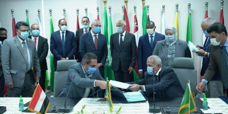 وزير الإسكان والأمين العام لجامعة الدول العربية يشهدان توقيع عقد شراء الأكاديمية العربية للعلوم والتكنولوجيا 1
