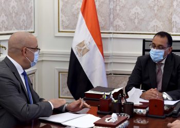 رئيس الوزراء يناقش مع وزير الإسكان المخطط المقترح لمشروع "باب مصر " 5