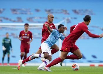 Manchester City's English midfielder Raheem Sterling (C) vies for the ball against Liverpool's Brazilian midfielder Fabinho (back) and Liverpool's Dutch defender Virgil van Dijk (R) during the English Premier League football match between Manchester City and Liverpool at the Etihad Stadium in Manchester, north west England, on July 2, 2020. (Photo by Dave Thompson / POOL / AFP) / RESTRICTED TO EDITORIAL USE. No use with unauthorized audio, video, data, fixture lists, club/league logos or 'live' services. Online in-match use limited to 120 images. An additional 40 images may be used in extra time. No video emulation. Social media in-match use limited to 120 images. An additional 40 images may be used in extra time. No use in betting publications, games or single club/league/player publications. /