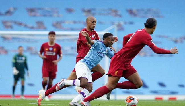 Manchester City's English midfielder Raheem Sterling (C) vies for the ball against Liverpool's Brazilian midfielder Fabinho (back) and Liverpool's Dutch defender Virgil van Dijk (R) during the English Premier League football match between Manchester City and Liverpool at the Etihad Stadium in Manchester, north west England, on July 2, 2020. (Photo by Dave Thompson / POOL / AFP) / RESTRICTED TO EDITORIAL USE. No use with unauthorized audio, video, data, fixture lists, club/league logos or 'live' services. Online in-match use limited to 120 images. An additional 40 images may be used in extra time. No video emulation. Social media in-match use limited to 120 images. An additional 40 images may be used in extra time. No use in betting publications, games or single club/league/player publications. /
