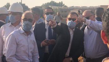 وزير البترول يصل موقع حريق ماسورة طريق الإسماعيلية 2