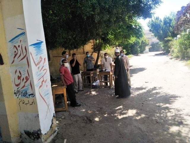 بالصور.. رئيس المنطقة الأزهرية بالإسكندرية يتفقد لجان الامتحانات 2
