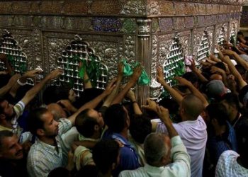 "تقبيل الضريح".. وزارة الاوقاف تعلن أسباب غلق مسجد الحسين 3