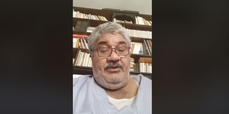الاشتباه في إصابة الصحفي محمد منير بفيروس كورونا وحجزه بمستشفي العجوزة "بيان" 1