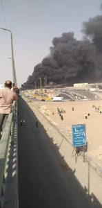 بالصور والفيديو.. حريق هائل فى مدينة السلام وتصاعد الأدخنة فى سماء العاصمة 3