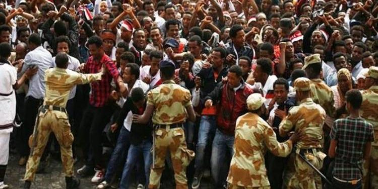 إثيوبيا تحصد عشرات القتلي والمصابين والسلطات تحجب الانترنت والاتصالات عن البلاد 1