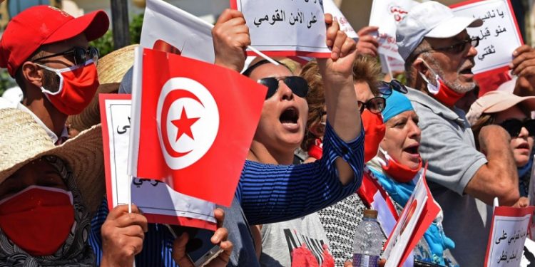 تونس تنتفض ضد الأخوان.. إقالة جميع وزراء حركة النهضة وأنباء عن اجراءات أخري 1