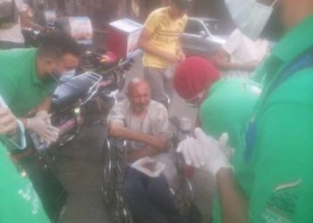 إغاثة مسن بلا مأوى بالقاهرة