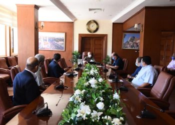 محافظ بورسعيد يلتقي بمسئولي شركات السفر بين المحافظات