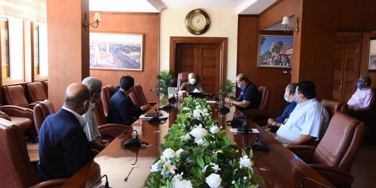 محافظ بورسعيد يلتقي بمسئولي شركات السفر بين المحافظات