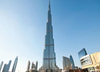 الإمارات تذيع تكبيرات عيد الأضحى من برج خليفة 2