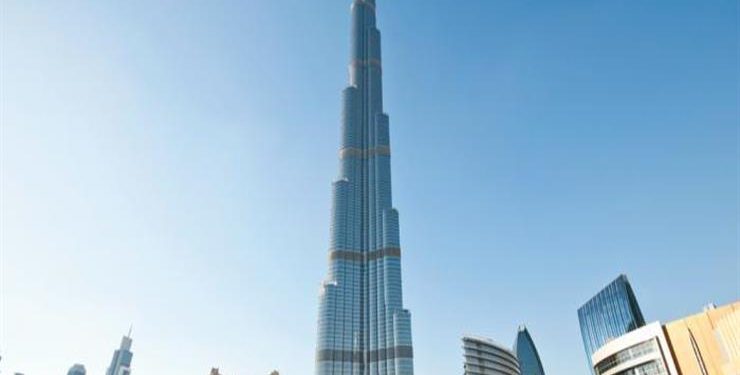 الإمارات تذيع تكبيرات عيد الأضحى من برج خليفة 1