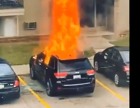 بالفيديو.. فتاة تشعل سيارة حبيبها بسبب خيانته لها 1