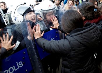 تركيا الأولى عالميا في حبس الصحفيين.. والبرلمان الأوروبي يطالب بفرض عقوبات على أنقرة.. فيديو 2