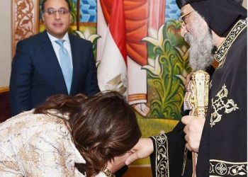 نبيلة مكرم عن البابا تواضروس: اللي بشر بالمسيحية في مصر يتعرض لحملة إساءة ممنهجة "تغريدة" 3