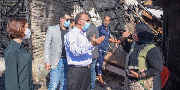 محافظ الإسكندرية يتفقد موقع حريق تصنيع مراكب الصيد بالأنفوشي