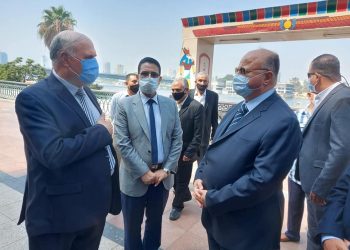 محافظ القاهرة يتفقد كورنيش النيل والحديقة الدولية