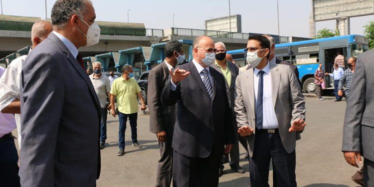 محافظ القاهرة يتفقد موقف المواصلات
