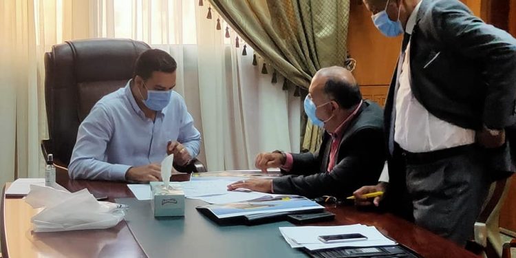 نائب محافظ بورسعيد يلتقي مع مسئولي شركة غاز تك