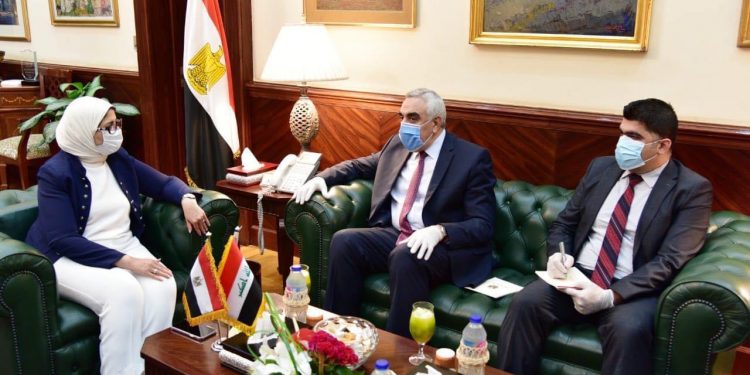 وزيرة الصحة والسفير العراقي