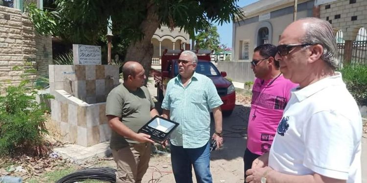 رجل أعمال يتبرع لإنارة مقابر بورسعيد 1