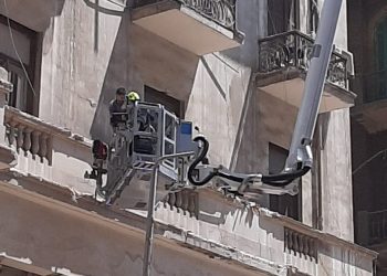 محافظ القاهرة يتابع مجريات انهيار عقار بـ «قصر النيل» 8