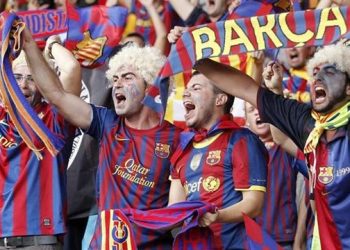 فيديو.. جماهير برشلونة «تسب» اللاعبين بعد الفضيحة امام البايرن 1