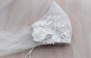 الكمامة أمر ضروري أيضا في يوم الزفاف.. 10 تصميمات مميزة للعروس ( صور ) 7