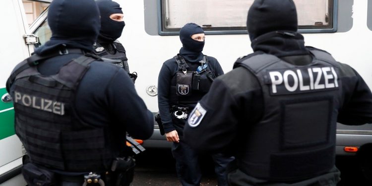 عاجل.. هجوم إرهابي في برلين والشرطة تلاحق المتهمين 1