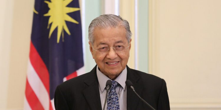 رئيس وزراء ماليزيا الأسبق يعلن تأسيس حزب جديد 1