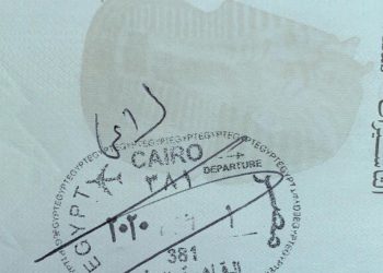 إعادة ختم جوازات سفر المتجهين إلى الكويت بالإلغاء بعد حظر سفرهم 1