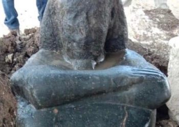 العثور على تمثال فرعوني في أرض زراعية بميت رهينة 5