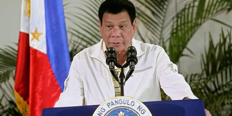 الرئيس الفلبيني يتطوع لاختبار اللقاح الروسي على نفسه في بث مباشر 1