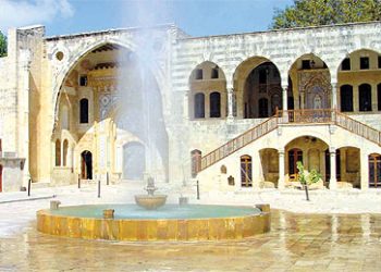 تحطم قصر «بعبدا» الرئاسي في انفجار بيروت.. والحكومة تعلن الحداد 4