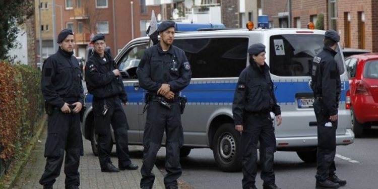 الشرطة الألمانية تبدأ حملة مداهمات في فيستفاليا للقضاء على العصابات 1