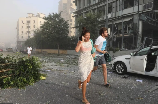 إصابة فنانة مصرية شهيرة بـ انفجار بيروت "صورة" 1