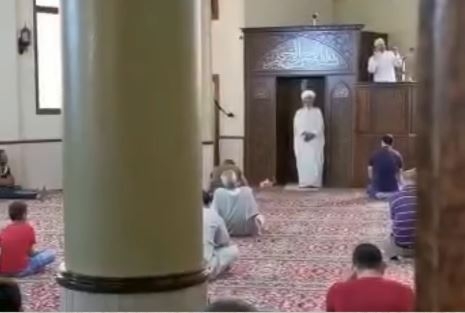 «فيديو».. لأول مرة في تاريخ الإسلام.. خطيبان ومنبر واحد في لبنان 1