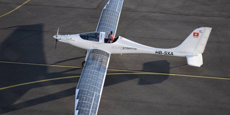 طائرة تعمل بالطاقة الشمسية