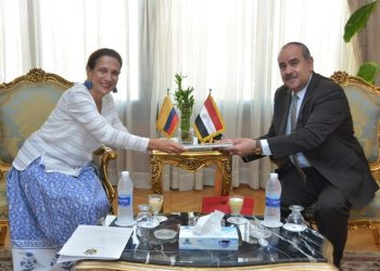 وزير الطيران المدني يلتقي بـ سفيرة دولة كولومبيا