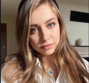 شقيقة ممثلة تركية تحظر العرب من دخول حسابها على إنستجرام 1