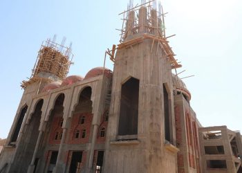 محافظ الوادي الجديد يتابع أعمال الإنشاءات بالمجمع الإسلامي 10