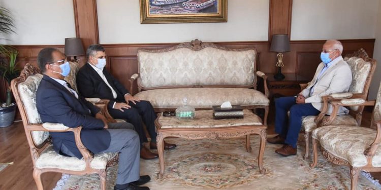 محافظ بورسعيد يستقبل رئيس هيئة قناة السويس لبحث التعاون المشترك 1