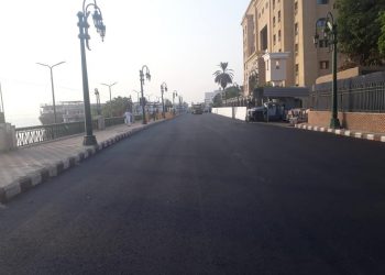 محافظ أسيوط يتفقد أعمال تطوير شارع الثورة وكورنيش النيل بحى شرق 7