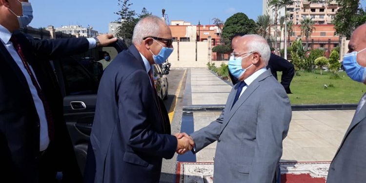 محافظ بورسعيد يلتقى رئيس الهيئة الاقتصادية لقناة السويس لبحث سبل التعاون 1