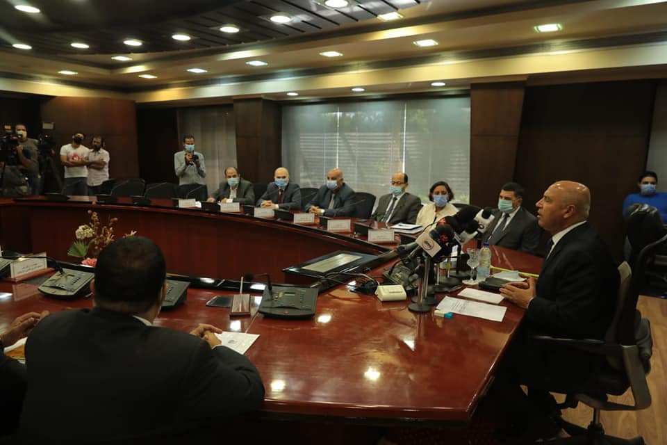 الوزير يوقع إتفاقية بين النقل والشركة القابضة للنقل البري والبحري 1