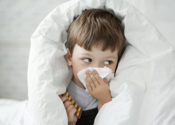 رئيس الشئون الوقائية الصحية يحذر من تناول الأطفال دون 6 شهور لقاح الإنلفونزا 1