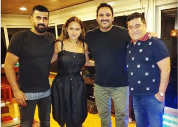 المخرج محمد سامي برفقة نيلي كريم وأكرم حسني