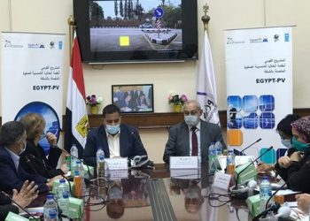 توقيع اتفاقية تعاون بين مركز تحديث الصناعة ووزارة الكهرباء والهيئة القومية لسكك حديد مصر 4