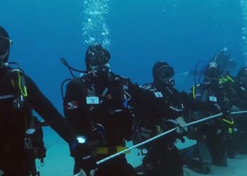 الشباب والرياضة تسجل أكبر سلسلة بشرية تحت الماء بموسوعة "جينيس" 3
